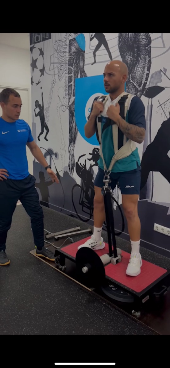 Entrenando a un jugador de pádel